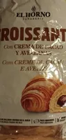 Croissant con crema de cacao y avellanas