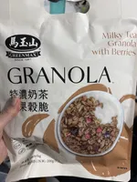 Milky Tea Granola With Berries