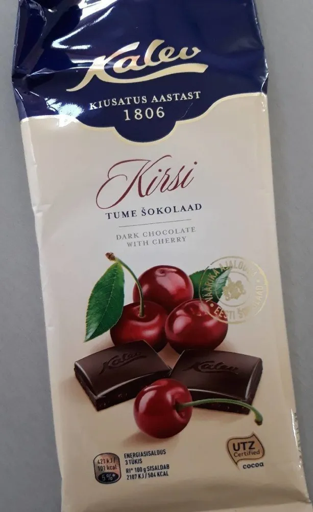 Chocolat noir avec cerise