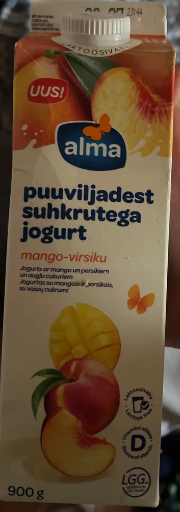 Puuviljadest suhkrutega jogurt, mango-virsiku