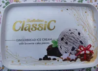 Gingerbread ice creamwith brownie cake pieces