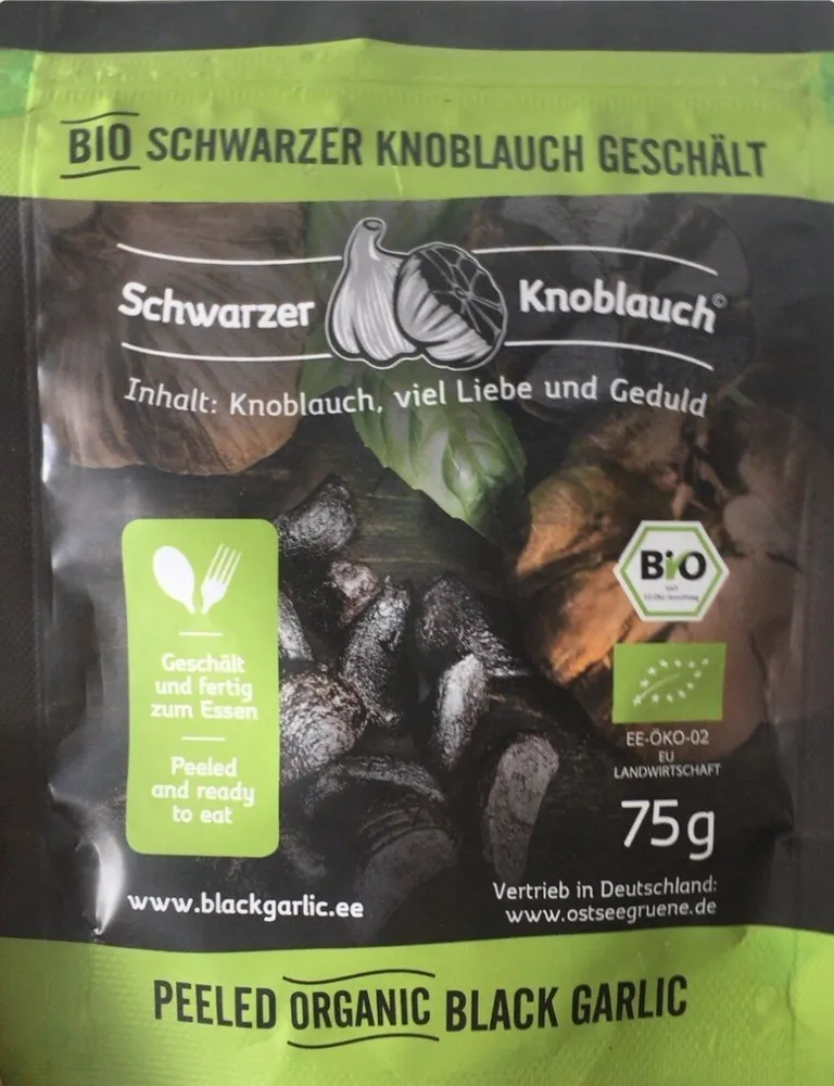 Bio schwarzer Knoblauch geschält