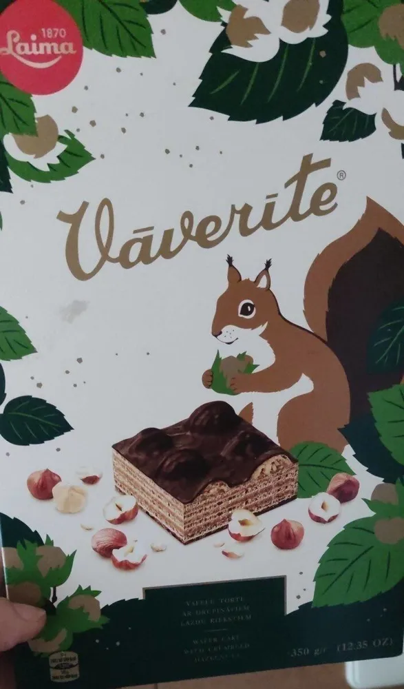 Wafer cake with crumbled hazelut