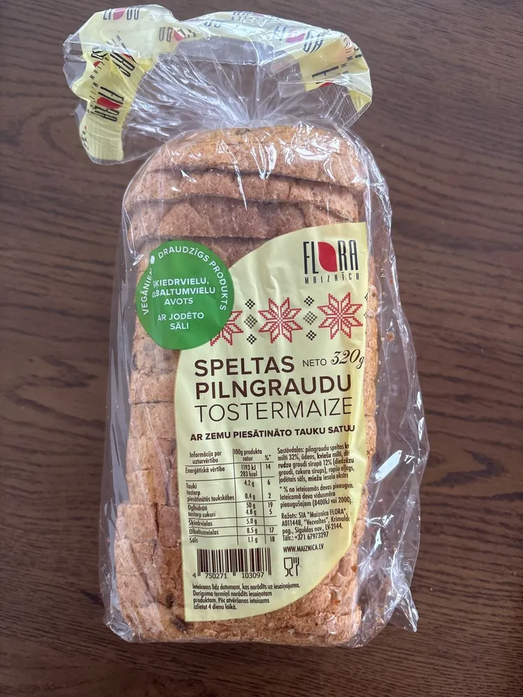 Speltas pilngraudu tostermaize