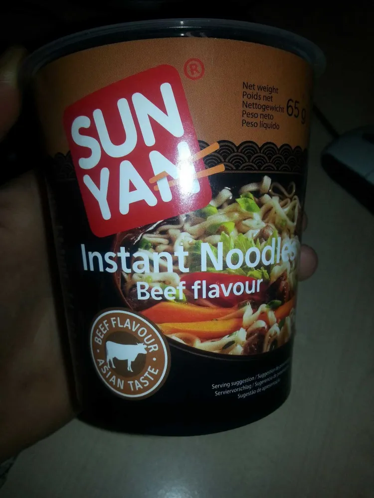 Instant noodle beef flavor
