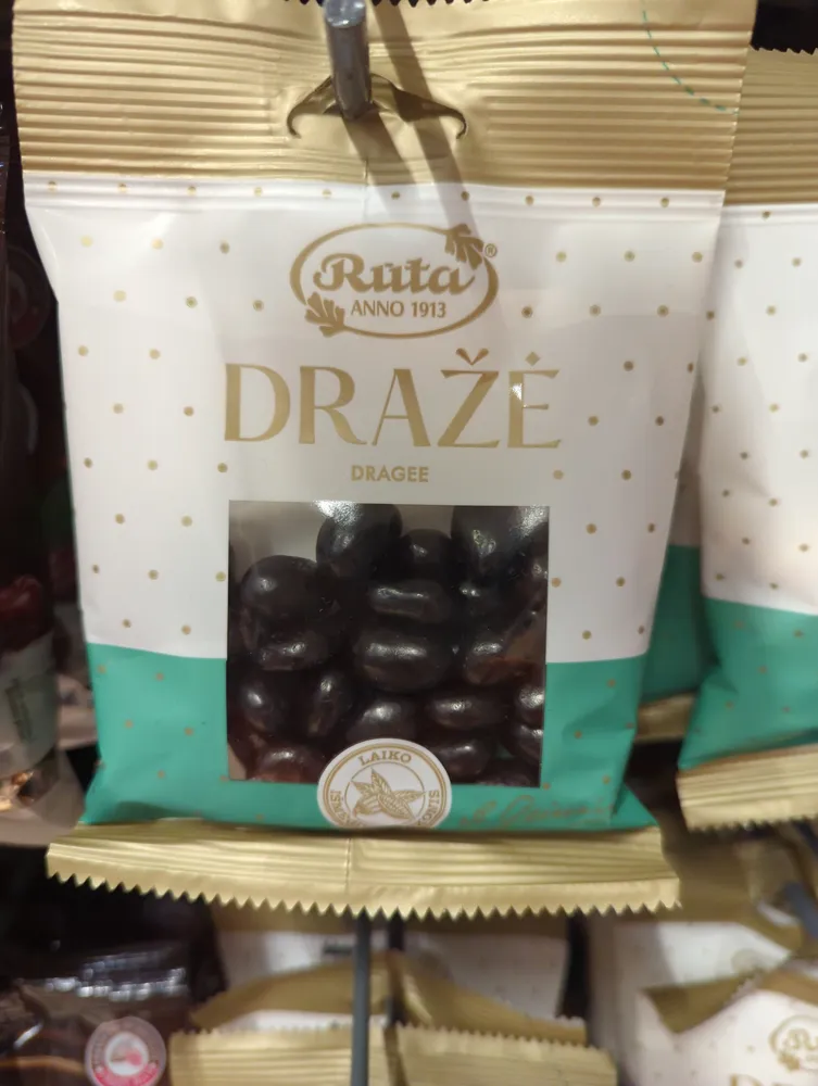 Dragee peanuts with cocoa