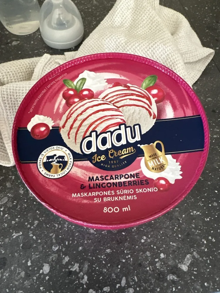 Mascarpone and lincolnberries ice cream