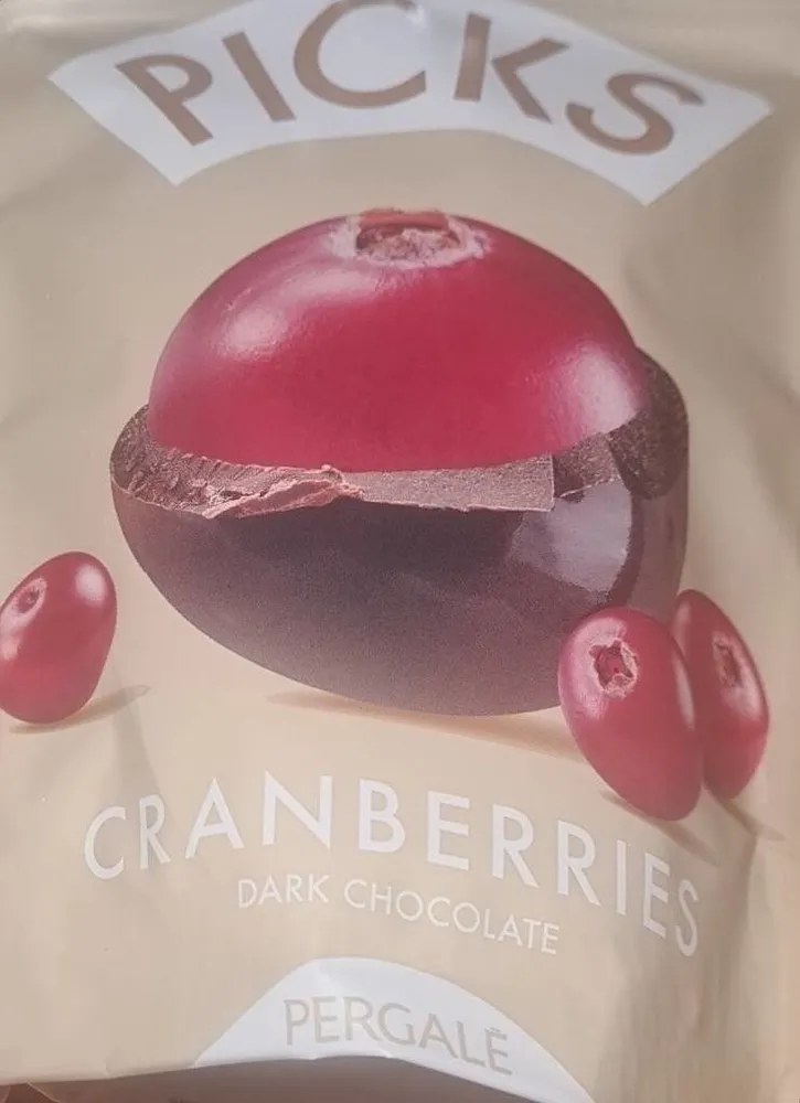 Picks cranberries