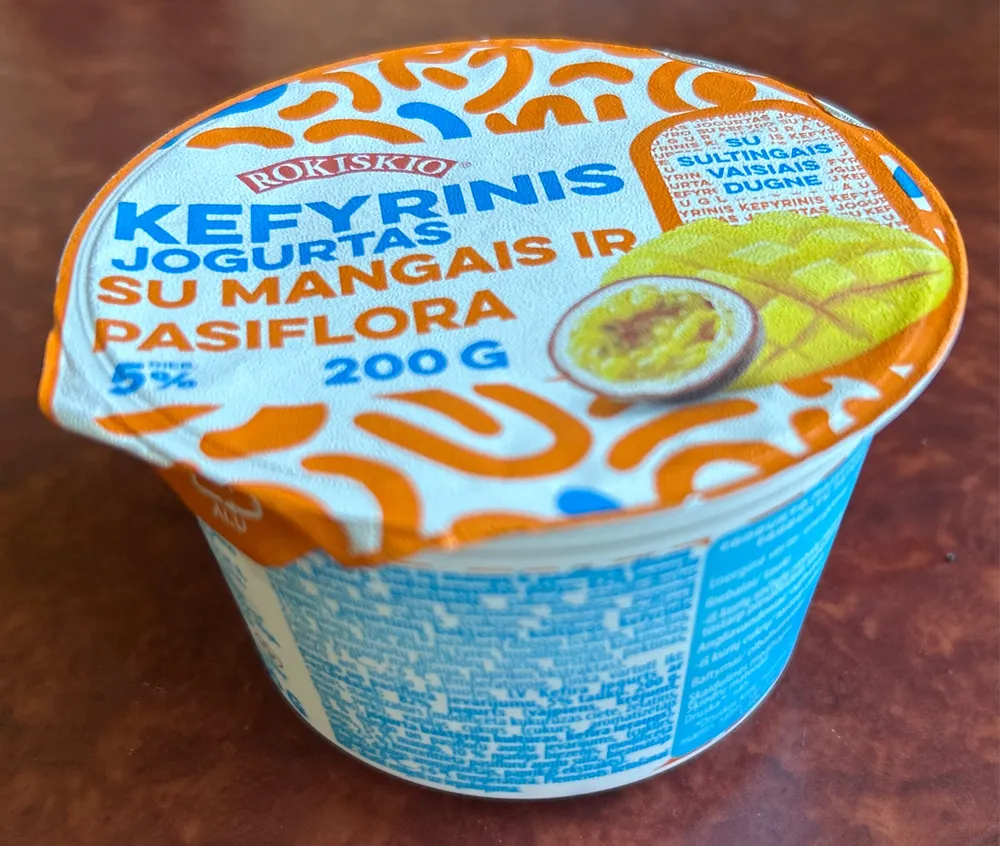 Kefyrinis jogurtas su mangais ir pasiflora