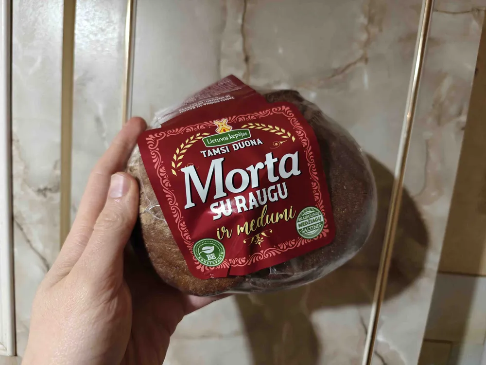 Tamsi duona su raugu ir medimi