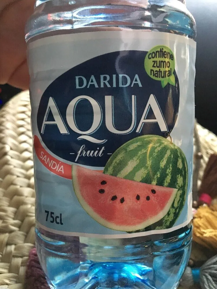 Agua mineral natural con zumo de sandía