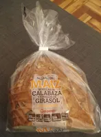 Hogaza con maíz semillas de calabaza y semillas de girasol