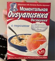 Oat flakes with peach pieces in sachets