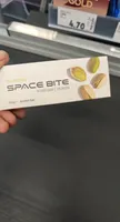 BATON PROTEIC "FISTIC" GLAZURAT CU CIOCOLATĂ CU LAPTE, SPACE BITE™
