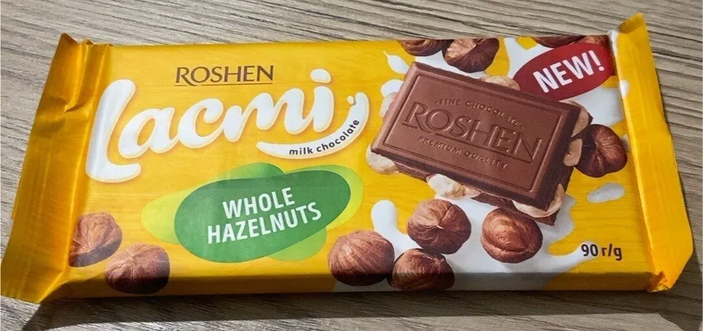 Млечен шоколад с цели лешници Lacmi