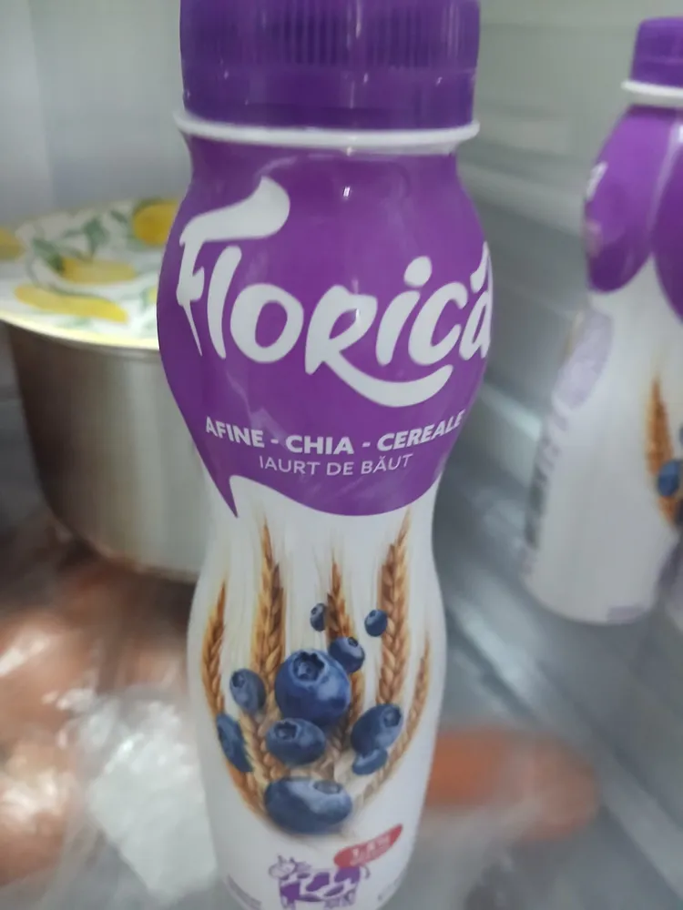 Iaurt de băut afine - chia - cereale