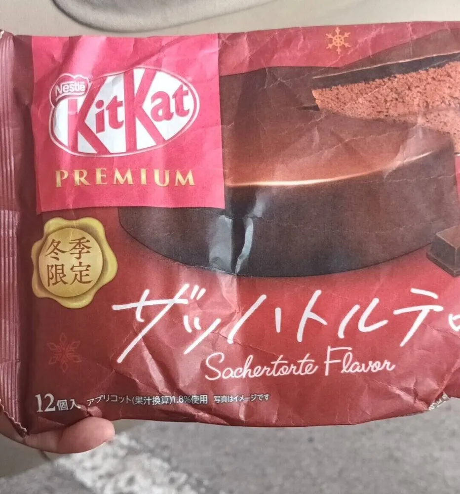 Kit kat premium sachertorte flavor