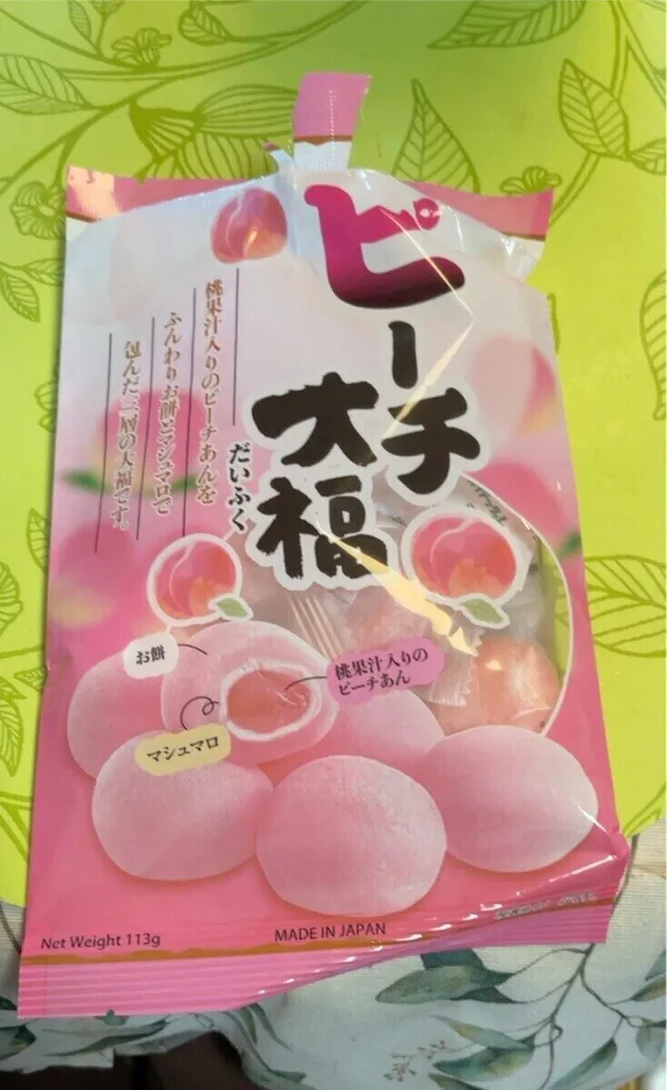 Peach daifuku