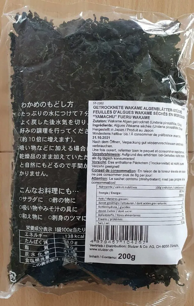 Feuilles d'algues Wakame séchées en morceaux