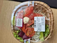 Tomato, mozzarella salad