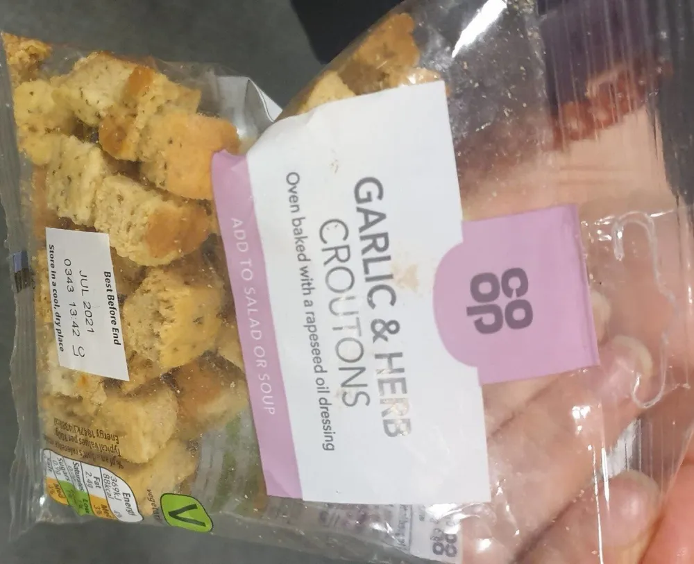 CRISP & CRUNCHY GARLIC & HERB CROUTONS