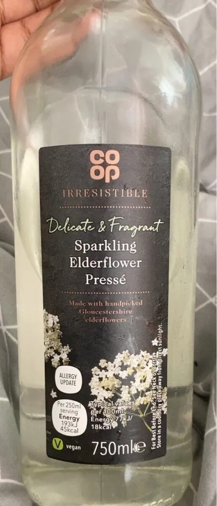Sparkling elderflower spring water drink