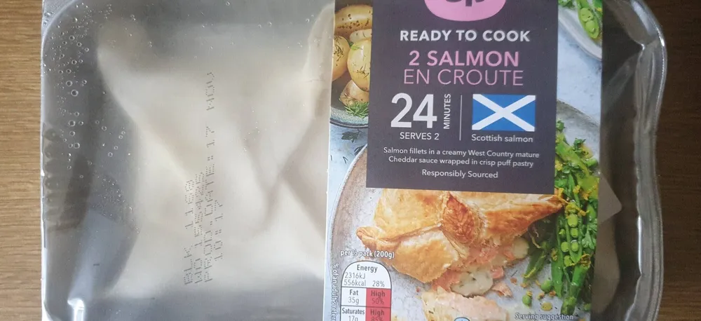 Ready to cook salmon en croute