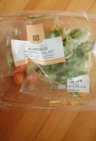 Alfresco sharing salad