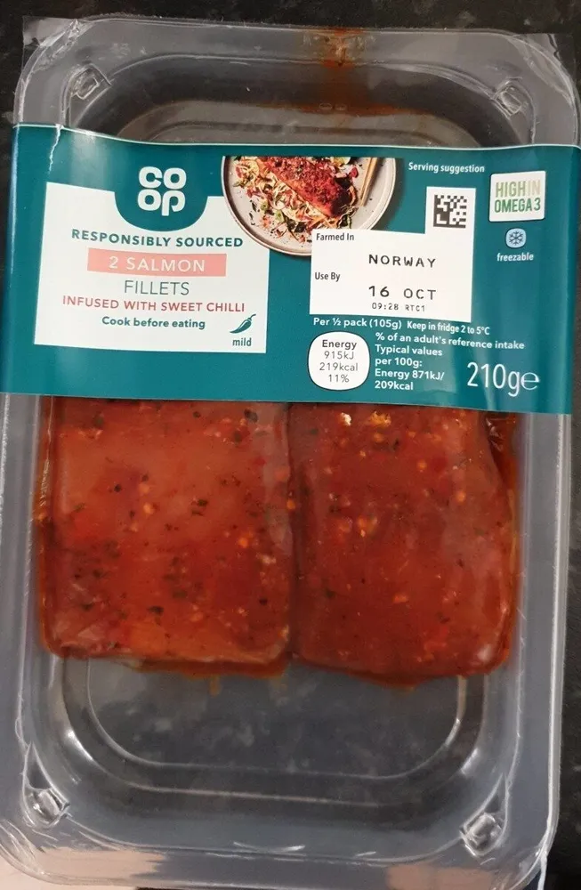 Salmon fillets infused with sweet chilli