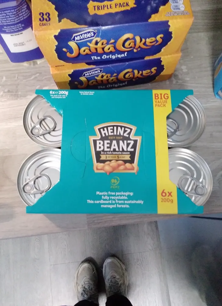 HEINZ BEANZ In a rich tomato sauce