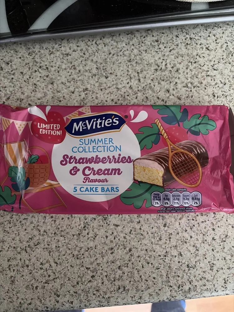Strawberries & Cream Cake Bar