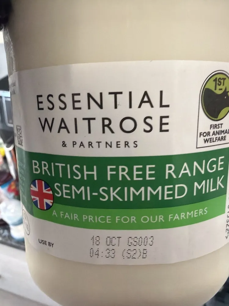 Essential Waitrose Semi-skimmed Milk 1.7% Fat 4 Pints