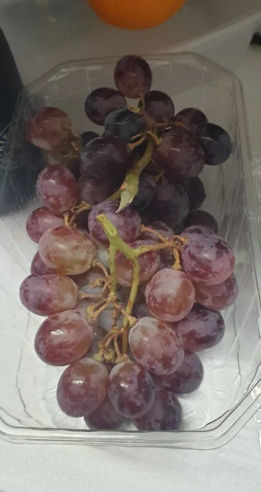 Red seedless grapes