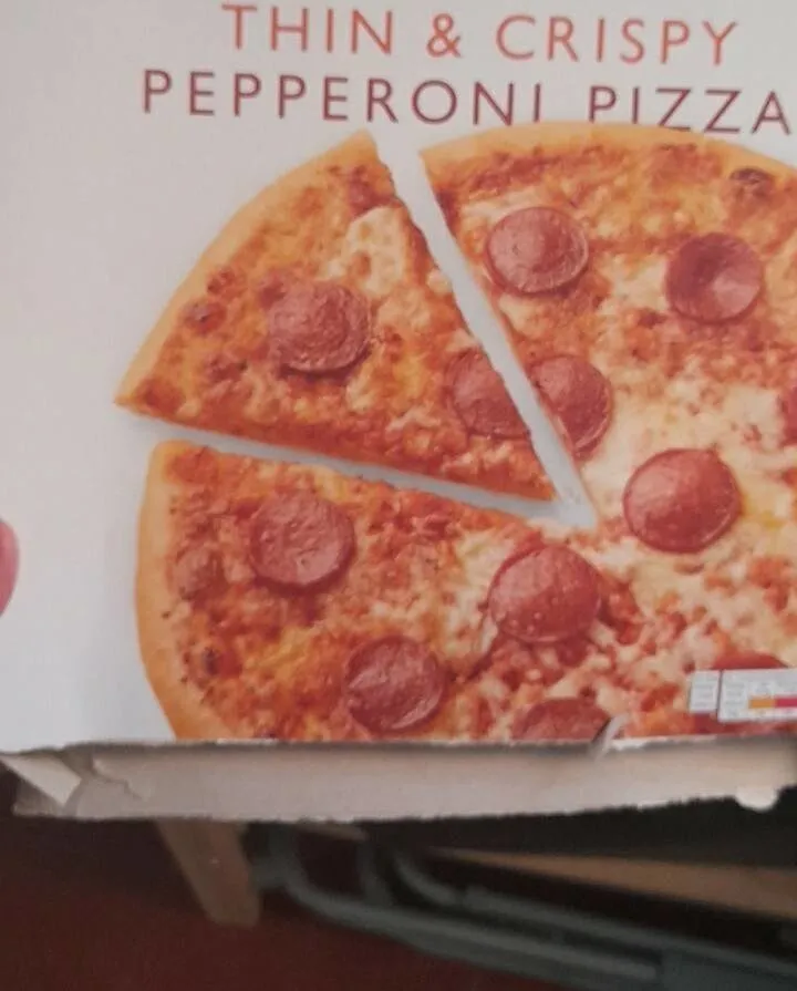 Thin and crispy pepperoni pizza