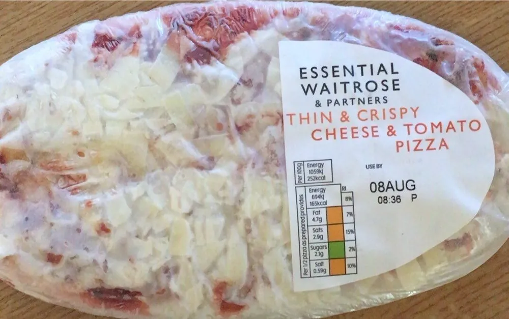 Thin and crispy cheese & tomato pizza