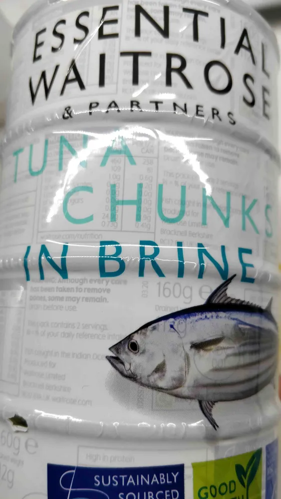 Tuna chunks in brine