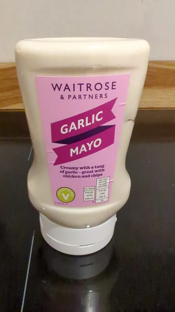 A3 WAITROSE & PARTNERS GARLIC MAYO Creamy with a t
