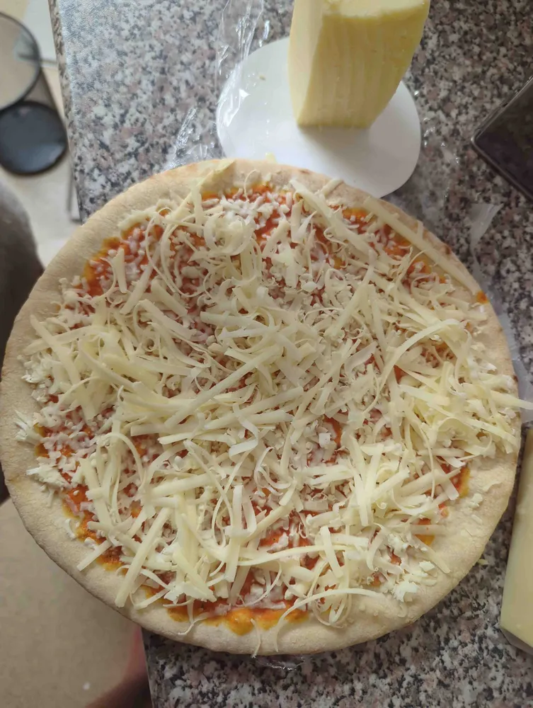 Cheese & Tomato Pizza