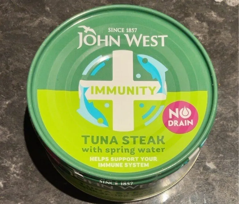 Tuna steak with spring water