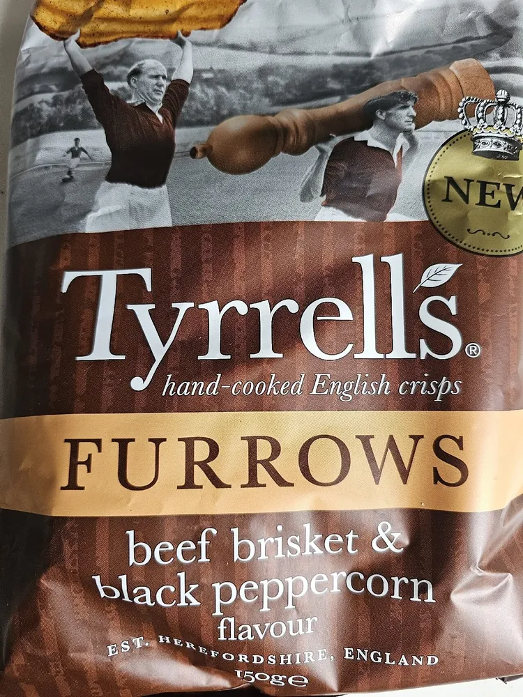 Tyrells - Bramburky s příchutí hovězího hrudi a černého pepře