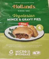 Vegetarian mince and gravy pies