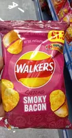 WALKERS sizzling smoky bacon