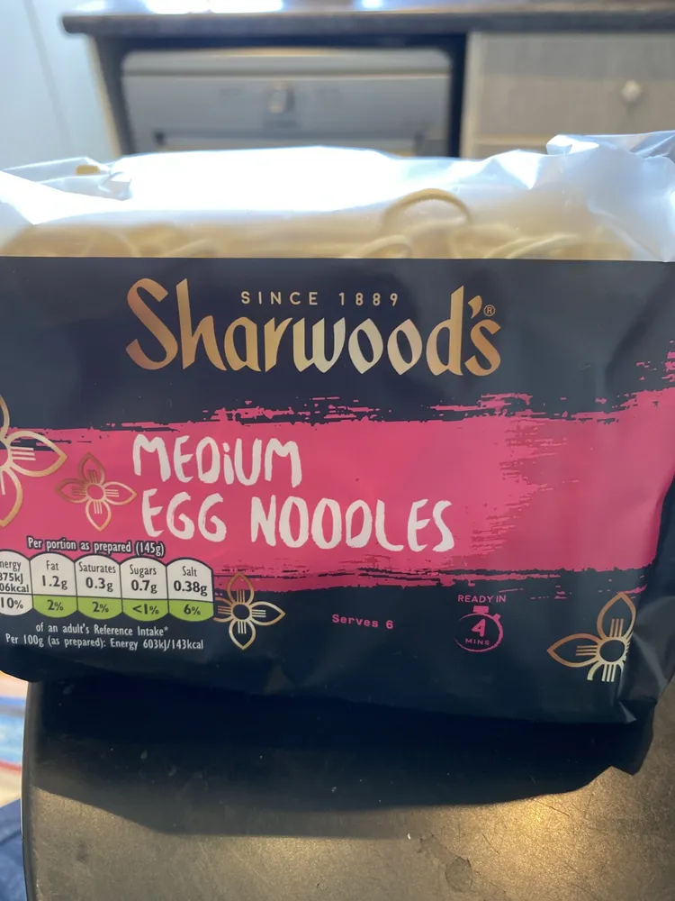 Medium egg noodles 145g