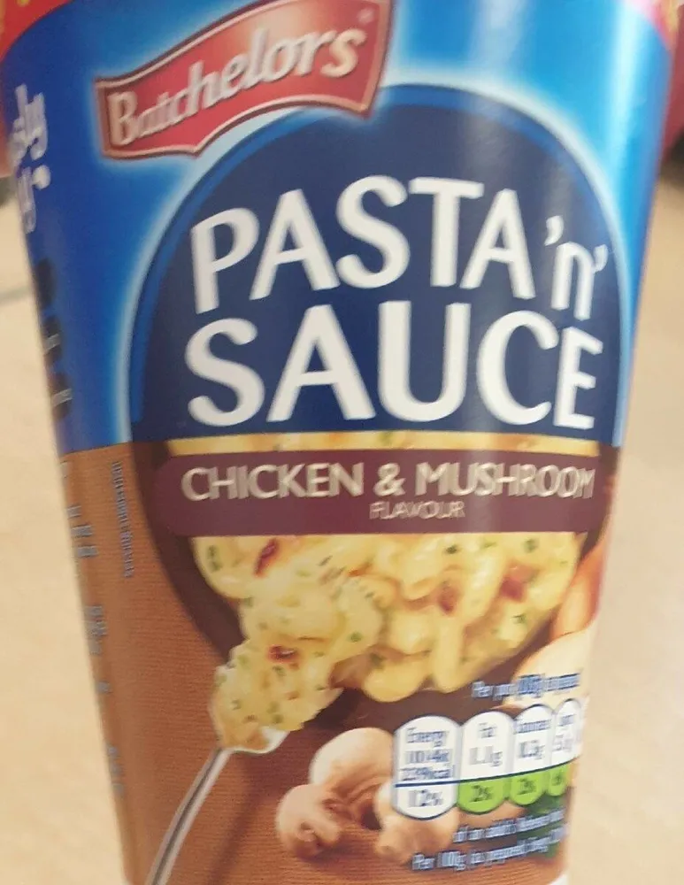 PASTA 'N' SAUCE  chicken & mushroom flavour