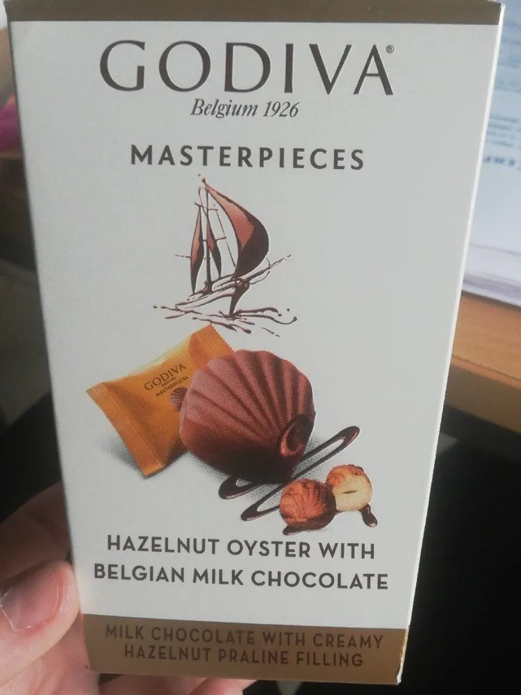 Hazelnut oyster with Belgian milk chocolate