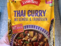 Thai Curry mit Gemüse und Erdnüssen