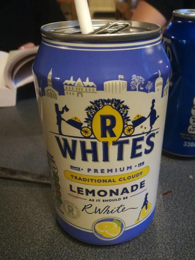 Premium traditional cloudy lemonade
