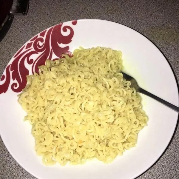 Instant chicken noodles
