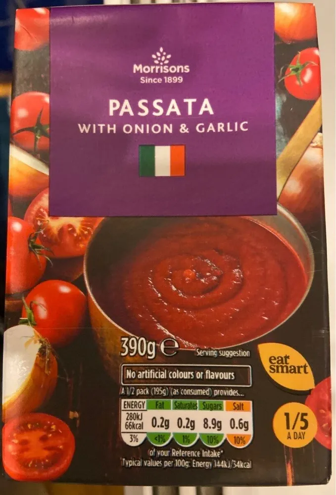 Passata with onion & garlic