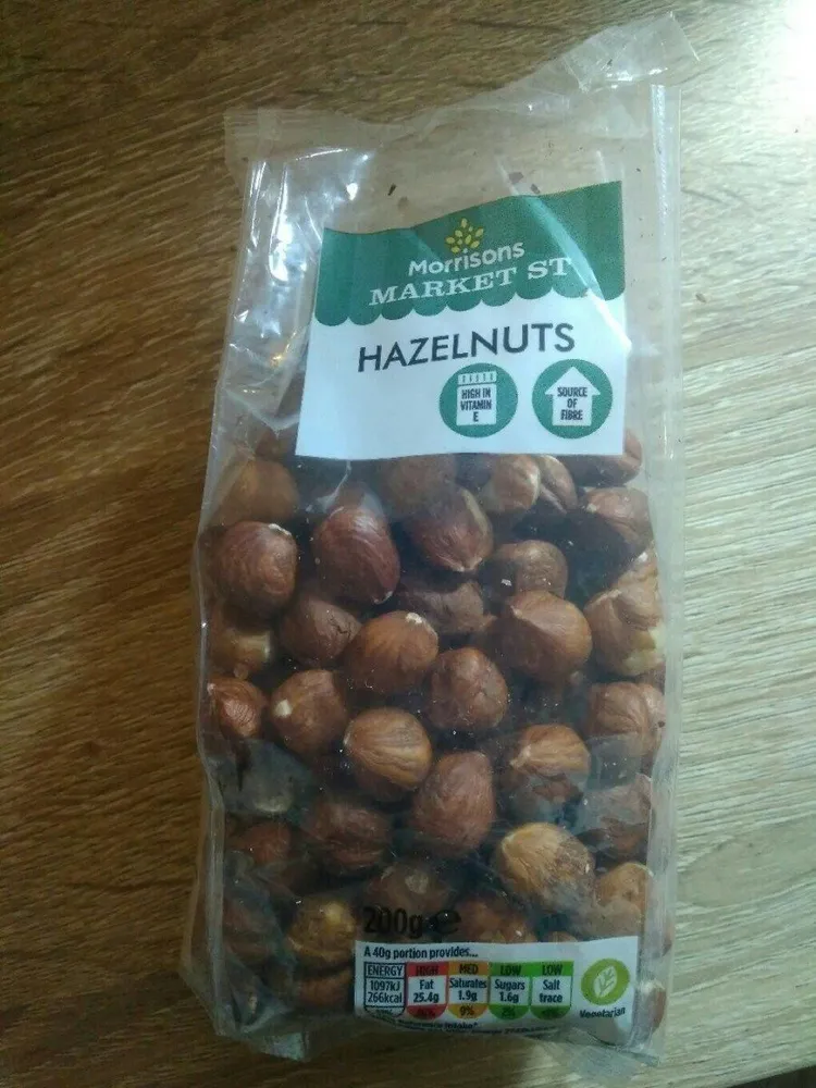 Hazelnuts raw